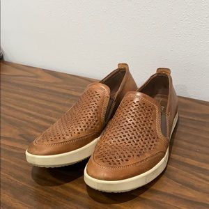 Ecco Collin brown leather slip ons